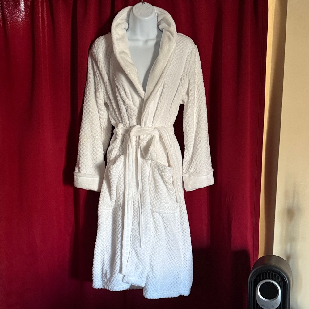 Ulta Cozy White Plush Robe